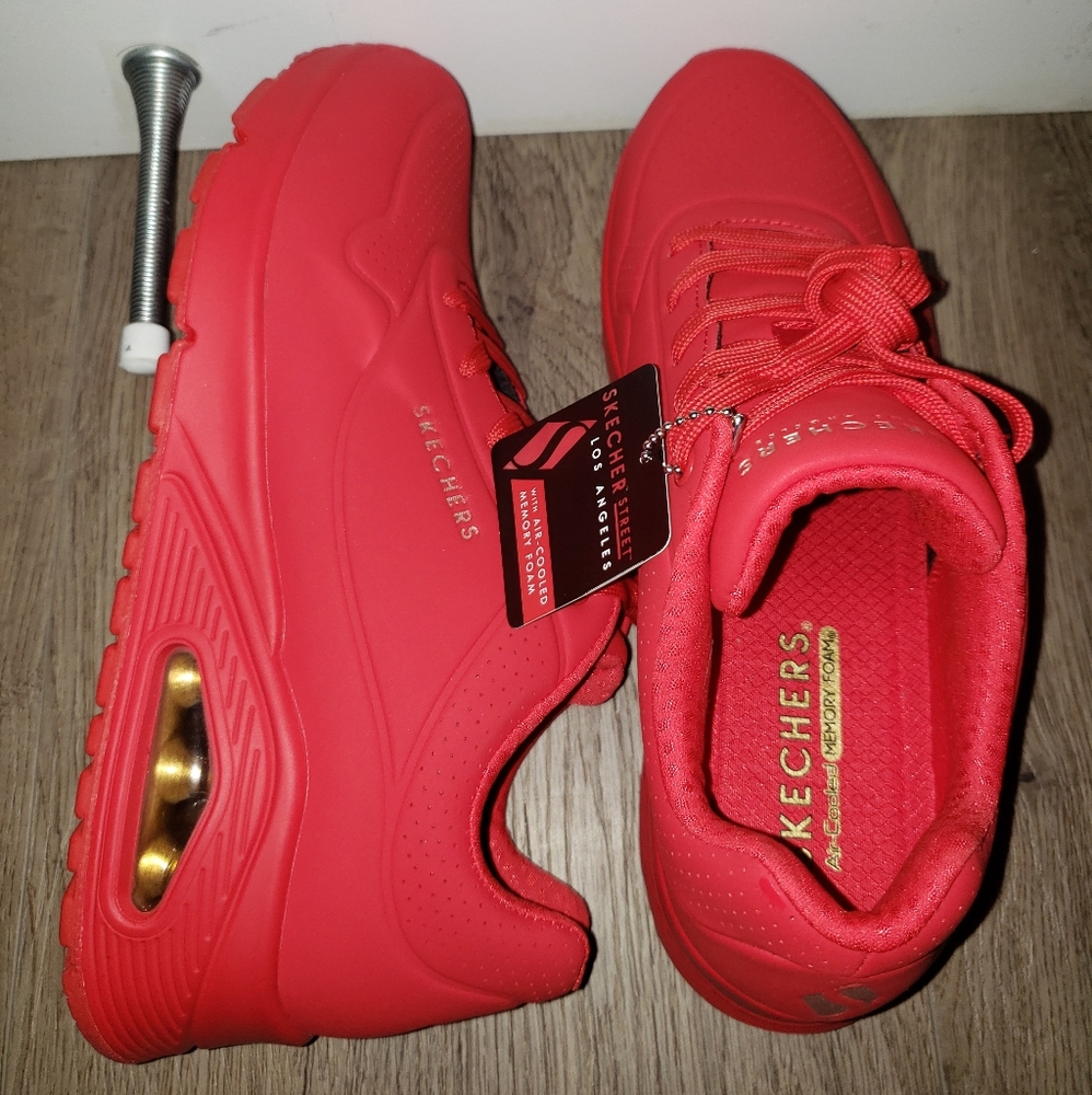 Skechers Stand on Air